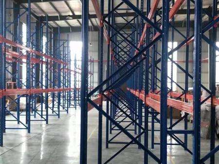看看襄阳货架厂给大家分享的关于仓储货架的组成部分